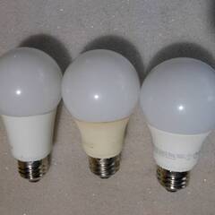 IKEA　イケア　LED  電球 5個　電球色　普通サイズ３個　Mサイズ２個の画像