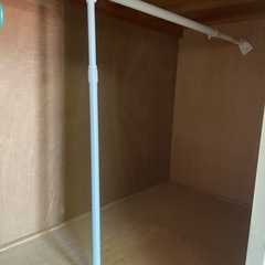 押し入れ用突っ張り棒の画像