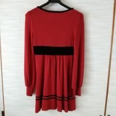 実物の方が落ち着いた赤のチュニックです。の画像