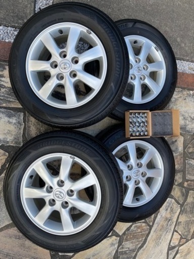 トヨタ純正 15インチアルミとブリヂストンレグノGRV2 195/65 ナット付