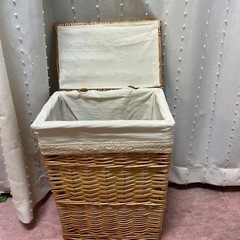 蓋付き籐のカゴ《お値引き中》の画像