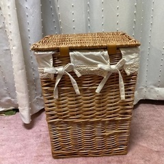 蓋付き籐のカゴ《お値引き中》の画像