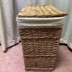 蓋付き籐のカゴ　　（大）《お値引き中》の画像
