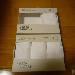 GU VネックT　Mサイズ　４枚セット