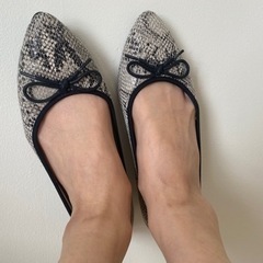 ほぼ新品✨23.5㎝　パイソン柄フラットパンプスの画像