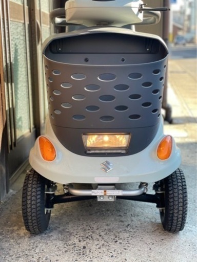 スズキの電動車椅子、新古車です。