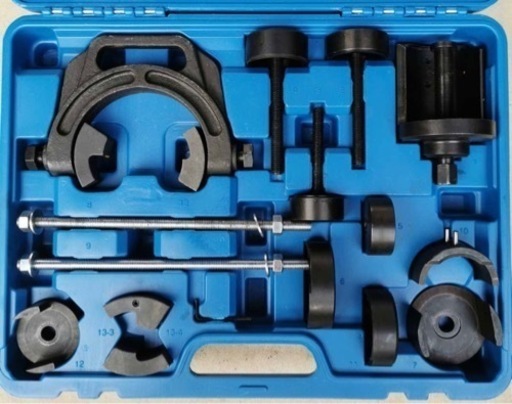 トヨタミニバン　SST リアアクスルブッシュプーラー