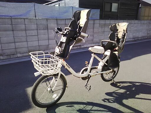 【引渡し済】【中古】幼児２人同乗用自転車　子供乗せ自転車　ブリヂストン「ｂｉｋｋｅ２（ビッケ２）」　本体白色　２０インチ　前後チャイルドシート　内装３段変速　前かご付き　オートライト　ハンドルロック付き　１台