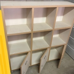 キャスター付き収納棚の画像