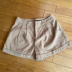 美品　INGNI  ベージュショートパンツ