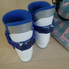 子供　スキー靴　21～22　とカバンの画像