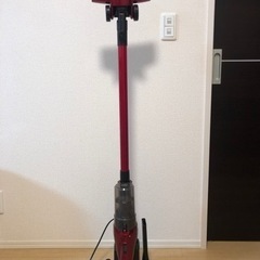 引取打合せ中　スティック型サイクロン掃除機　100v 台座付き