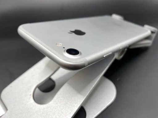 iPhone 7 Silver 32 GB au #22003