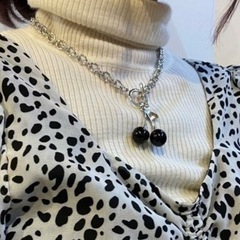 新品未使用　SPINNS　チェリーチェーンネックレス　ブラック