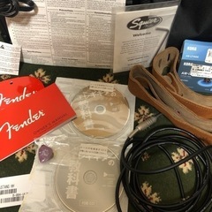 Fender エレキギターとYAMAHAアンプの画像