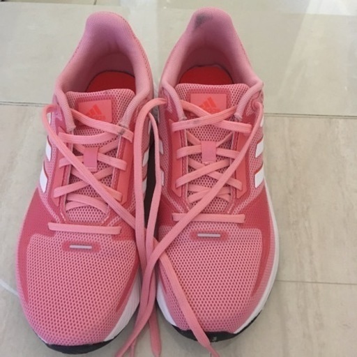 adidas アディダス　スニーカー　23.5