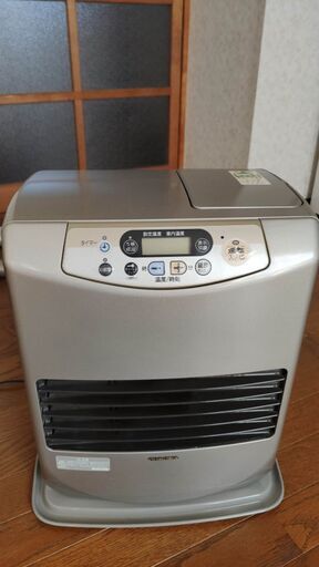 コロナ石油ファンヒーター、灯油ポリタンク、灯油ポンプ