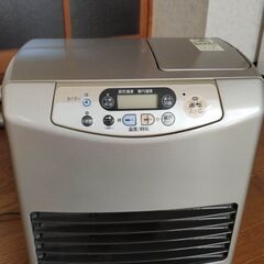 コロナ石油ファンヒーター、灯油ポリタンク、灯油ポンプ