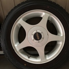 中古スノータイヤの画像