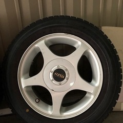 中古スノータイヤの画像