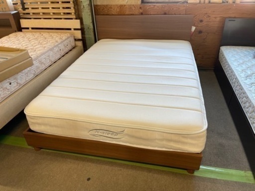 ダブルベッド　マットレスとフレームセット