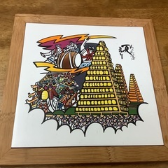 陶器の扁額。わっしょい百万夏祭りの模様。