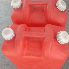 さしあげます★灯油缶ふたつ1.8リットル