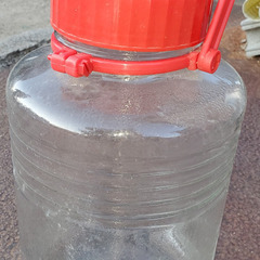 8L容量のビン