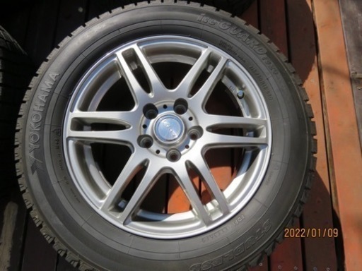 スタッドレスタイヤ　国産