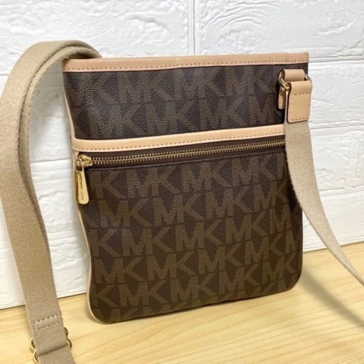 美品マイケルコース斜め掛けショルダーバック