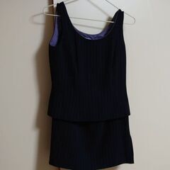 tahari ブラック×パープルスーツ　3点セットの画像