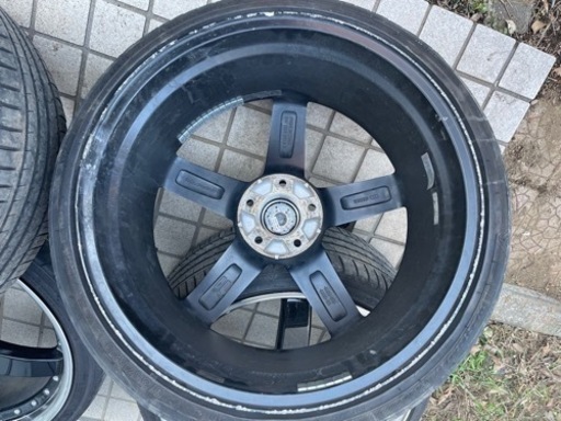 置き場に困ってるから更に値下げ！225/35/20中古タイヤホイルセット4本