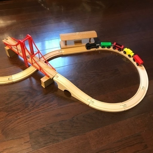 木のレール　電車　おさんぽワンワン
