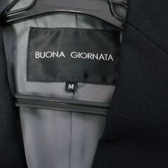 【最終価格です】BUONA GIORNATA 黒のスーツとブラウスの画像