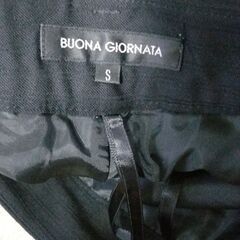 【最終価格です】BUONA GIORNATA 黒のスーツとブラウスの画像