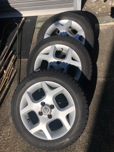 キューブ　スタッドレスタイヤ　ホイールセット　４本