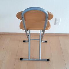 折り畳みイスの画像