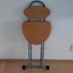折り畳みイスの画像