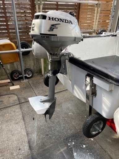 2分割　FRPボート　ホンダ2馬力船外機付き！
