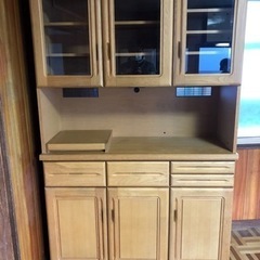 いざ買うと高い！食器棚・キッチン収納　コンセント付き