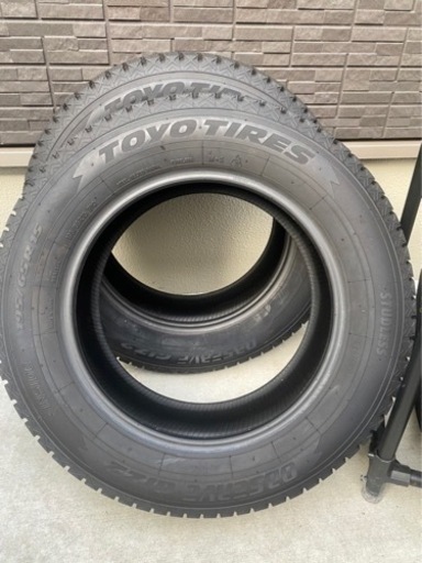 スタッドレスタイヤ　TOYO TIRE ホイルなし / タイヤラック