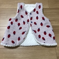 【70 80 90】リバーシブル ボアベストいちご柄 の画像