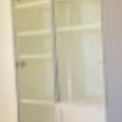 ガラス扉の収納ケースの画像