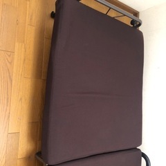折り畳み簡易ベッドの画像
