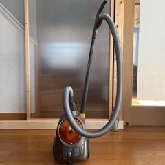 【直接現金受け渡し希望】掃除機　サイクロンクリーナー　紙パック不...