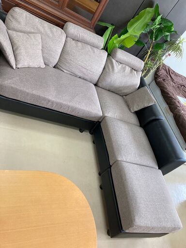 オットマン付きでゆったりくつろげます！