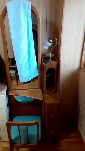 鏡台　コンセント、引き出し付き、全身鏡　1000円