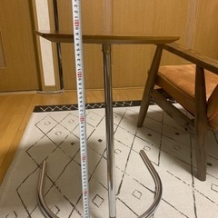 イージーチェア&サイドテーブル　引き取ってくれる方限定の画像