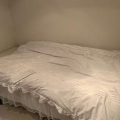 たっぷり収納できるシングルベッド