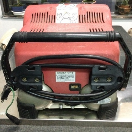 中古　1999年製　エアーコンプレッサー　幅36.3　　奥行52.9　　高さ31.8　 （ｃｍ）　1.6馬力　30気圧　高吐出　低電圧　常圧　2口　高圧　2口　100V 60Hz